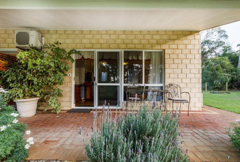 Inn The Tuarts Guest Lodge Busselton Accommodation - Adults Only Экстерьер фото