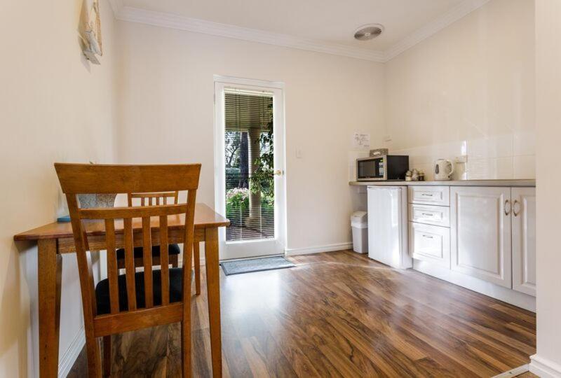 Inn The Tuarts Guest Lodge Busselton Accommodation - Adults Only Экстерьер фото